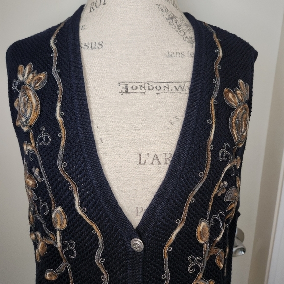 90s Embroidered Sleeveless Knit Cardigan Vest - Picture 5 of 12